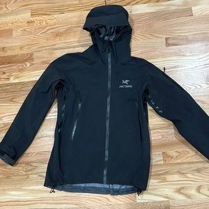 Arc’teryx Beta SV Jacket — Men’s medium M (used/very good condition )